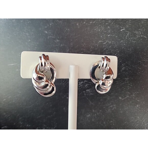 Silver Tone Metal Screwback Earrings Vintage - Picture 2 of 10